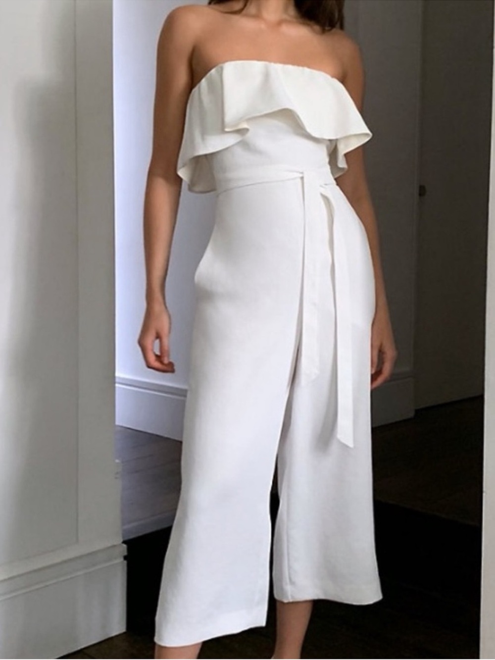 ✨Aritzia Babaton White Ruffle Jumpsuit✨